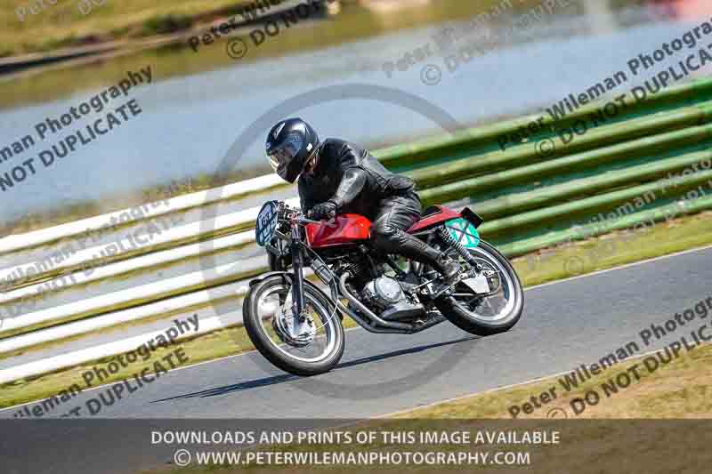 Vintage motorcycle club;eventdigitalimages;mallory park;mallory park trackday photographs;no limits trackdays;peter wileman photography;trackday digital images;trackday photos;vmcc festival 1000 bikes photographs
